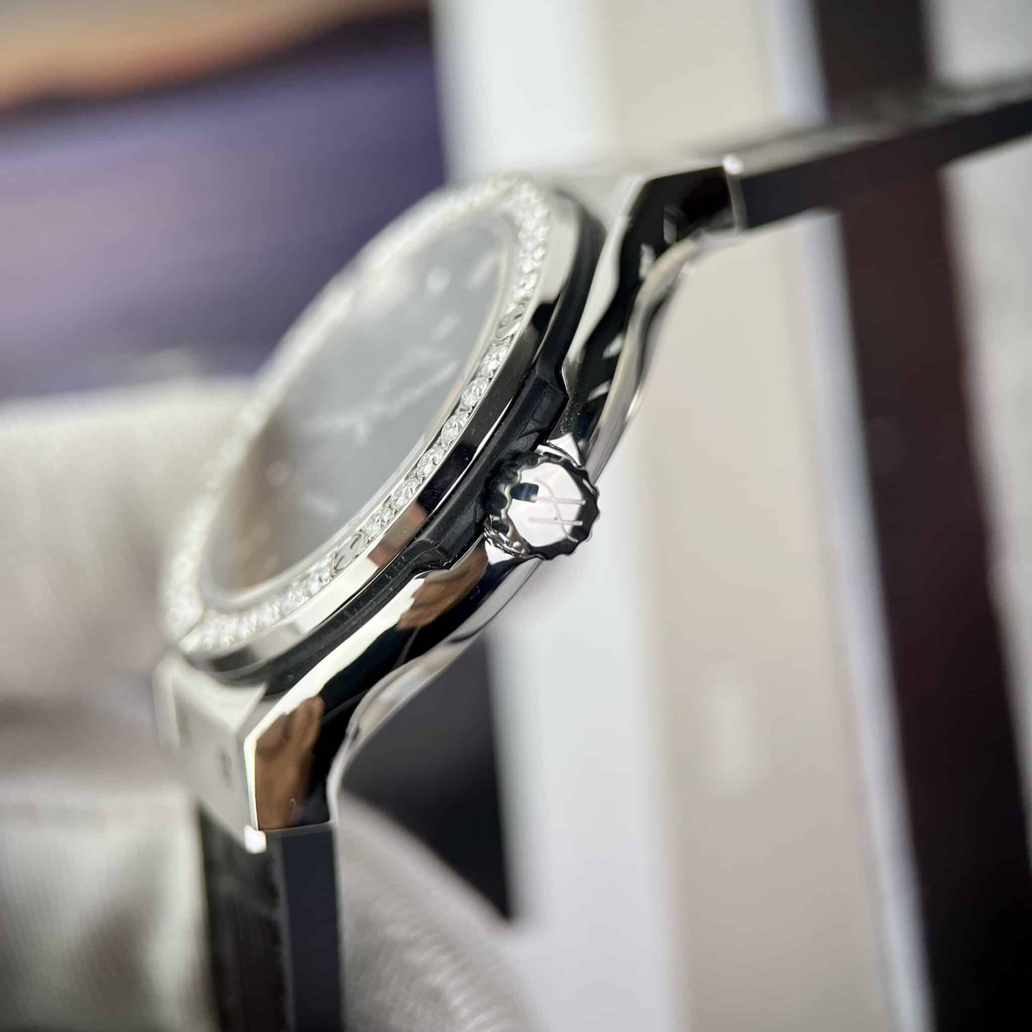 ĐỒNG HỒ HUBLOT CLASSIC FUSION MÀU ĐEN VIỀN MOISSANITE 38MM - 6