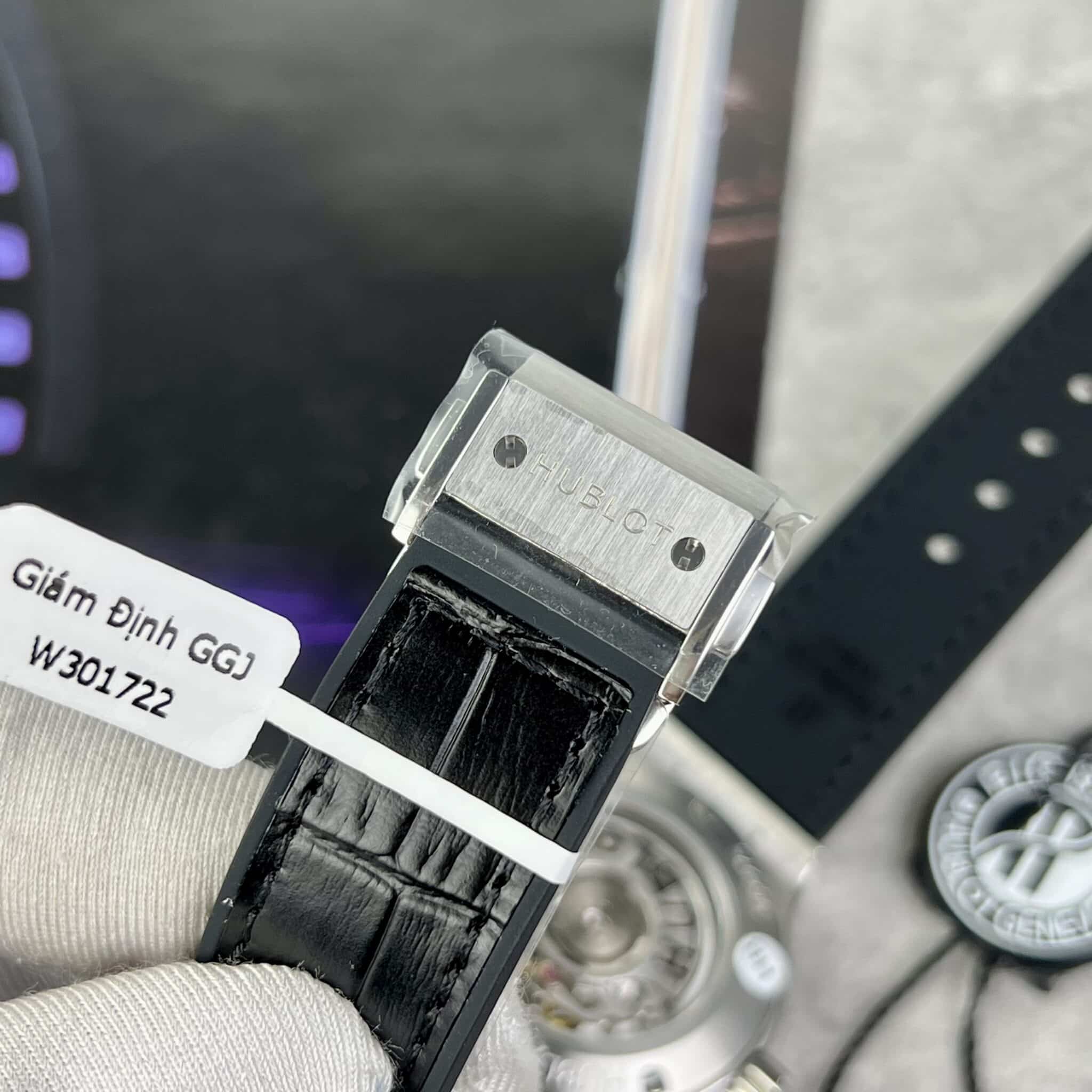 ĐỒNG HỒ HUBLOT CLASSIC FUSION MÀU ĐEN VIỀN MOISSANITE 38MM - 8