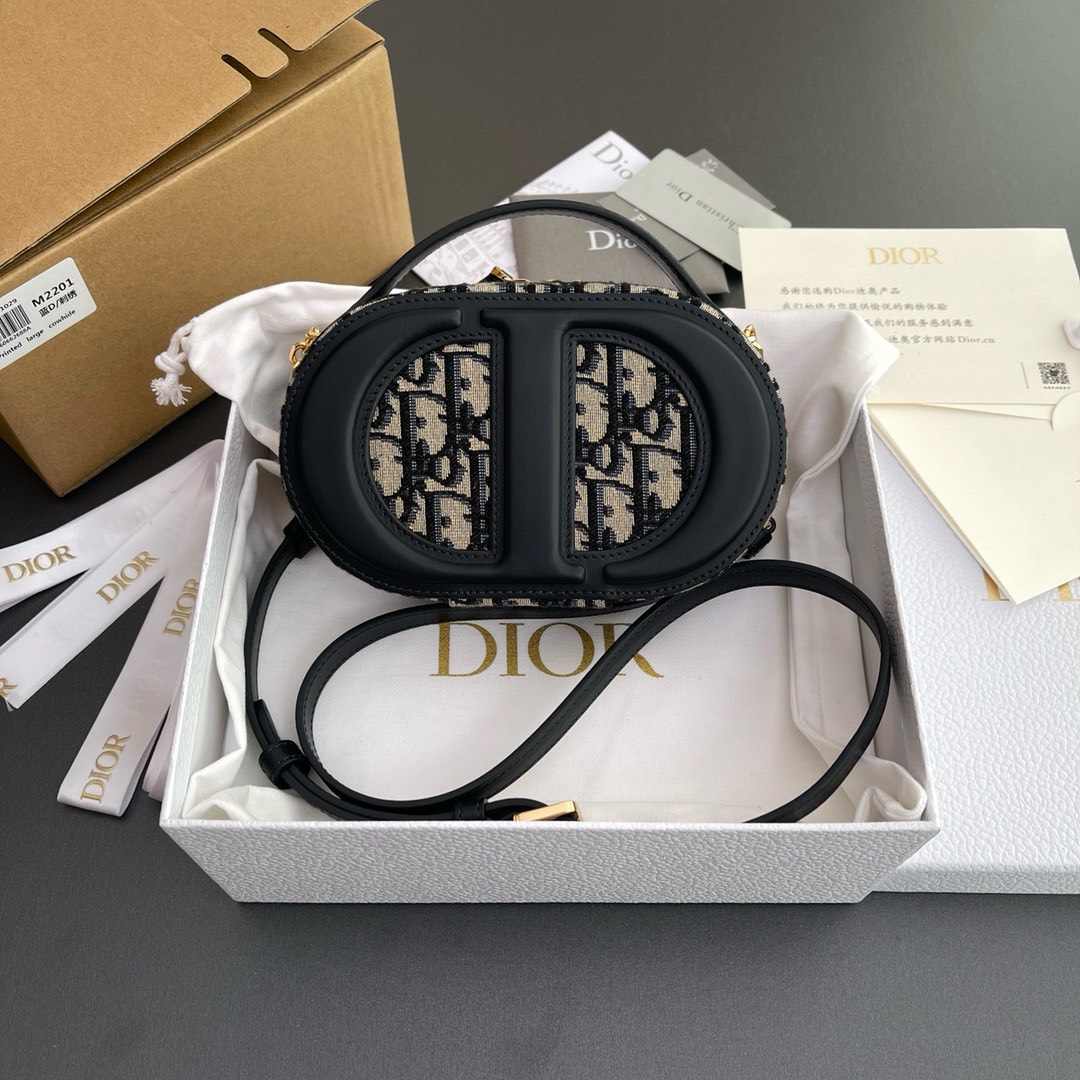 z4970082043801_0c8ce80b653b6674c46d021e1fce698f TÚI XÁCH DIOR CD SIGNATURE OVAL CAMERA BAG BLUE DIOR OBLIQUE JACQUARD SIÊU CẤP