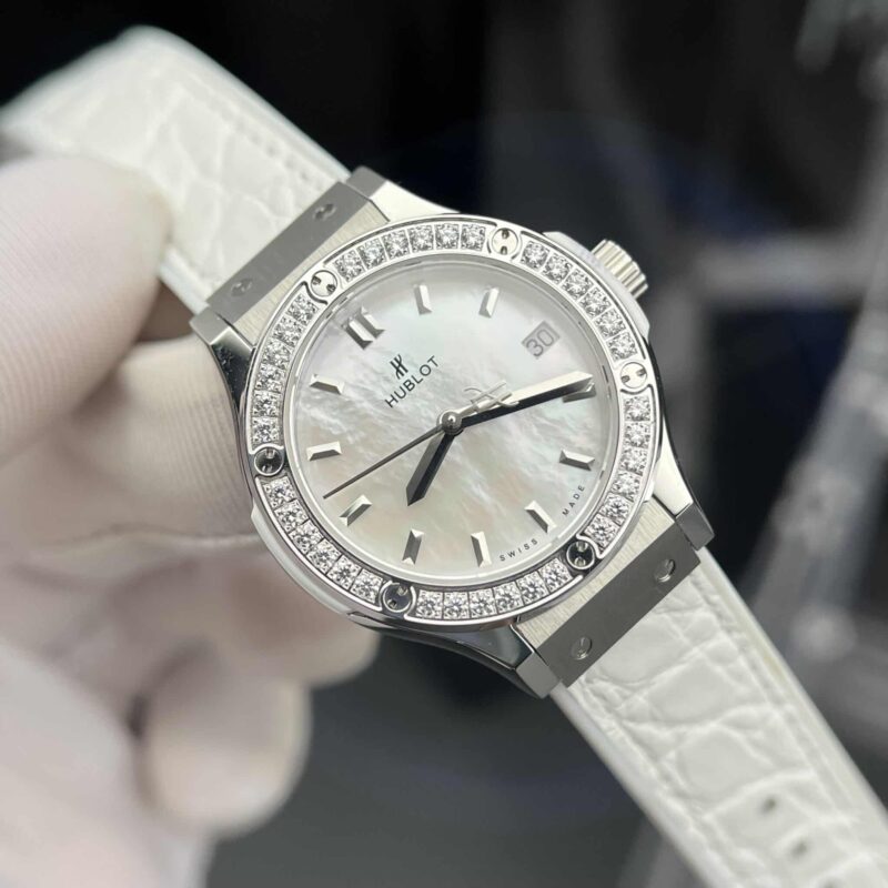 ĐỒNG HỒ NỮ HUBLOT CLASSIC FUSION MẶT XÀ CỪ MOP TRẮNG VIỀN ĐÁ 33MM