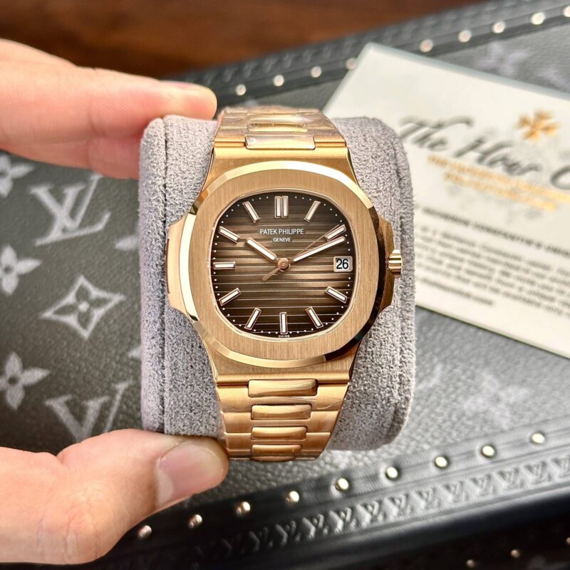 ĐỒNG HỒ PATEK PHILIPPE NAUTILUS 5711/1R-001 TINH CHỈNH MẶT SỐ, KIM, CỌC SỐ, Ô LỊCH 40MM
