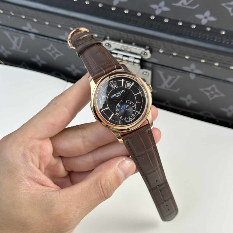 ĐỒNG HỒ PATEK PHILIPPE COMPLICATIONS 5205R VÀNG HỒNG MẶT ĐEN REPLICA GRF 40MM