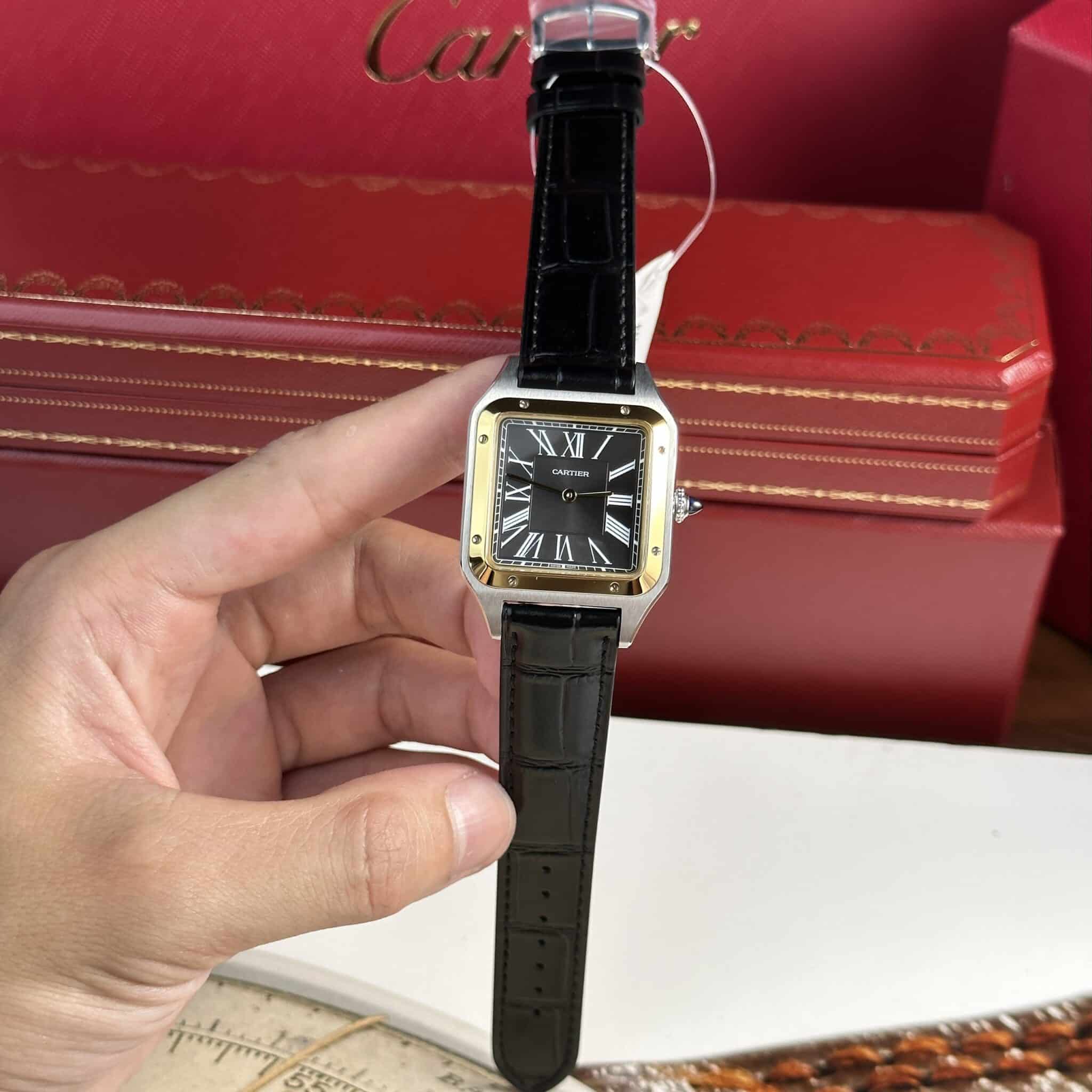 ĐỒNG HỒ CARTIER SANTOS DUMONT DEMI VÀNG MẶT ĐEN DÂY DA REP 1:1 43.5X31.4MM