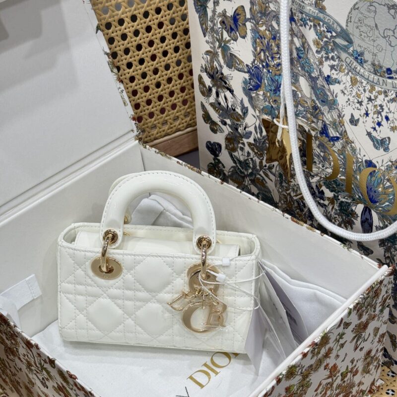 TÚI DIOR LADY D-JOY MICRO MÀU TRẮNG DA BÓNG PHẦN CỨNG MẠ VÀNG LIKE AUTH SIZE 16CM