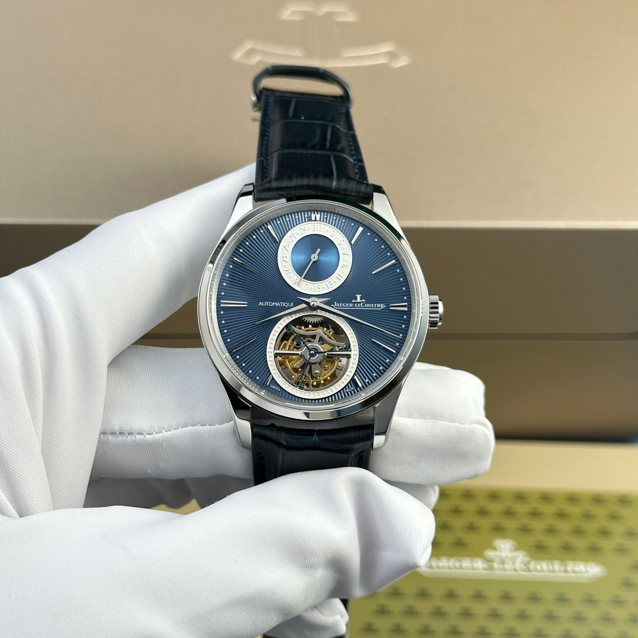 ĐỒNG HỒ JAEGER-LECOULTRE MASTER ULTRA THIN TOURBILLON 13234E1 MẶT XANH REPLICA 1:1 APSF 40MM