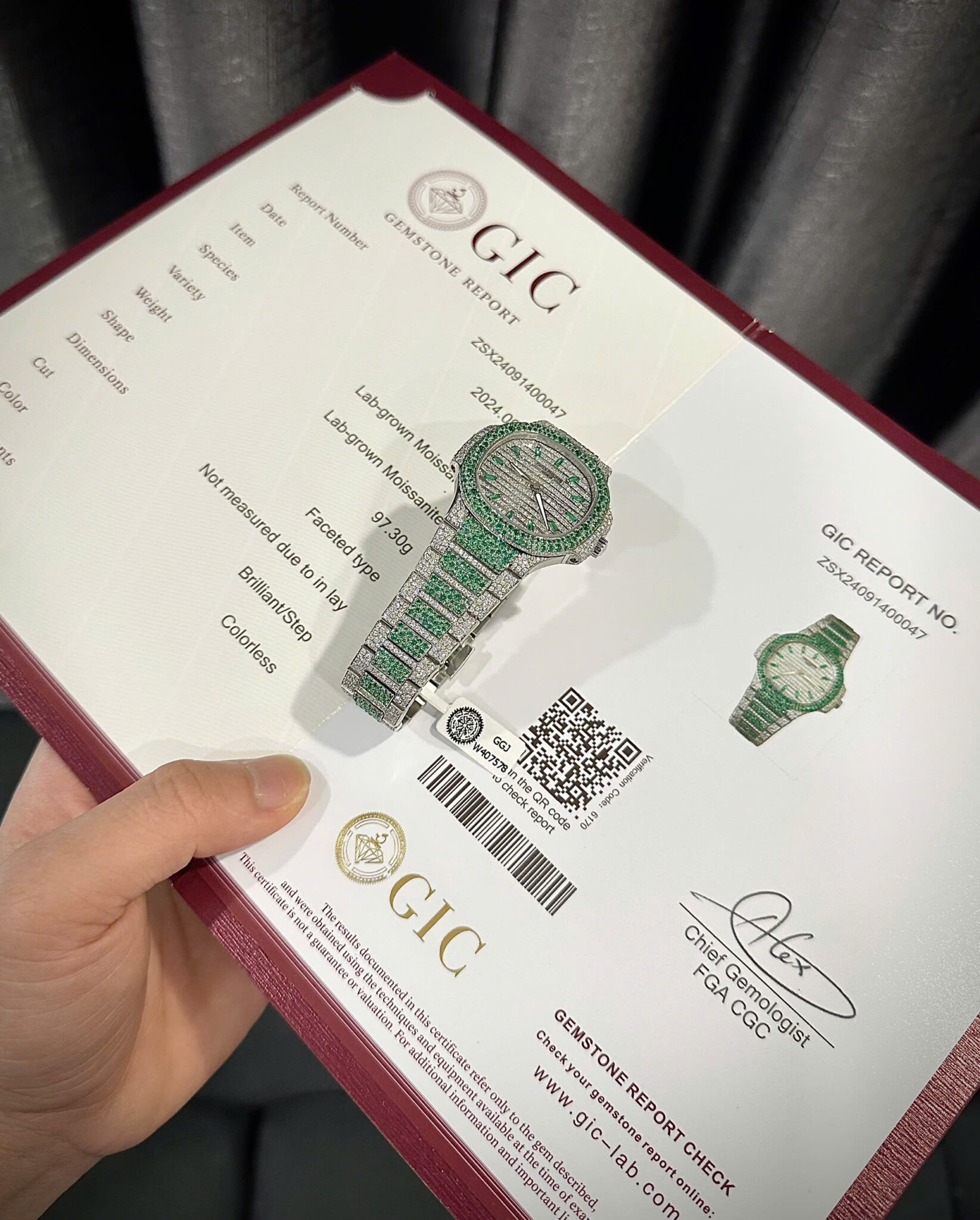 PATEK PHILIPPE NAUTILUS 7118/1453G-001 ICED OUT MOISSANITE GREEN BEST REPLICA 35.2MM